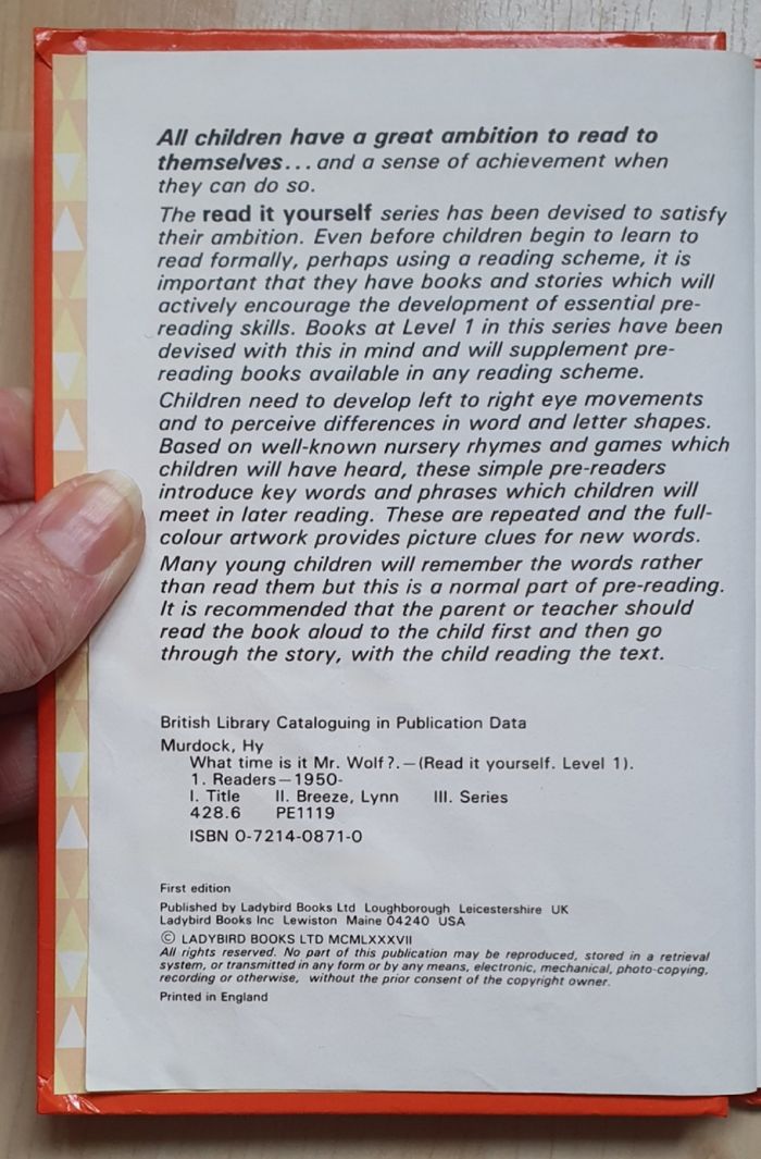 Livre Jeunesse en anglais "What time is it, Mr Wolf ?" (6-8 ans) / Hy Murdock aux Éd. Ladybird - photo numéro 3