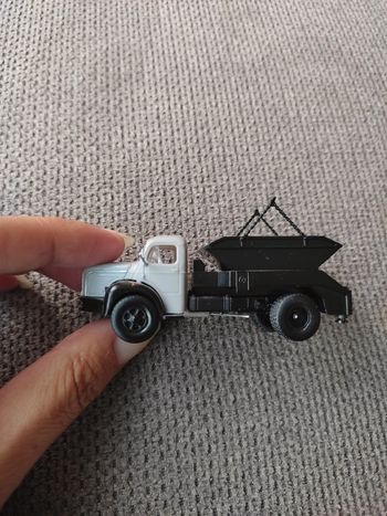 Miniature camion porteur de benne Chevrolet
