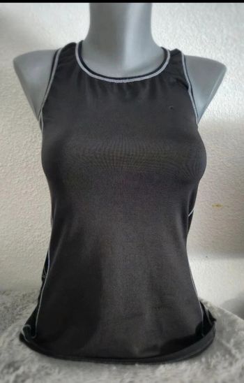 Haut de sport noir en excellent état