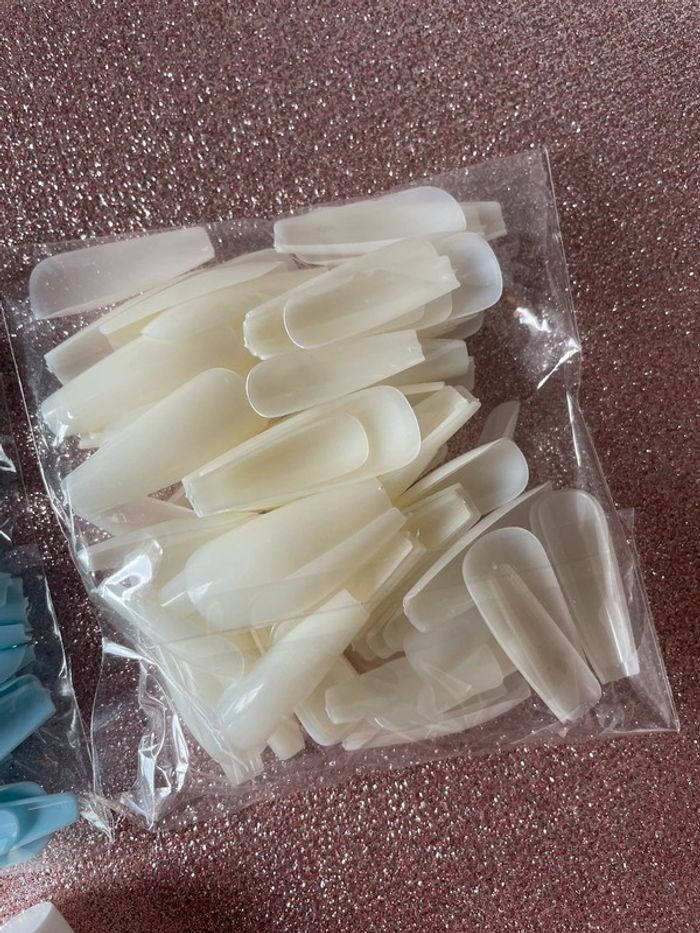 2x sachets avec des faux ongles + 1x colle - photo numéro 2