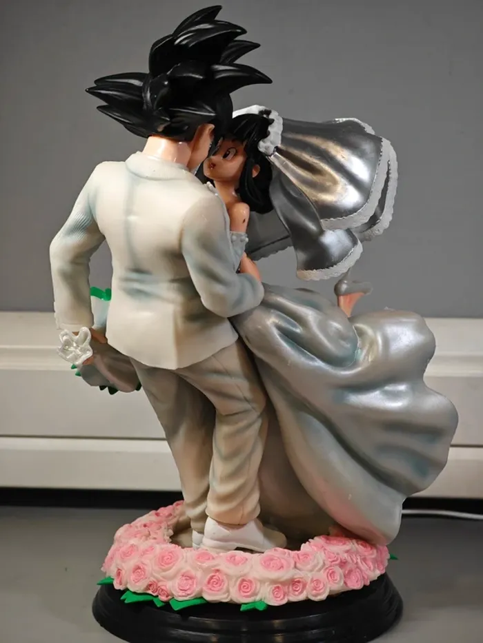 Figurine Dragon Ball : Goku & Chichi Just Married 30cm neuve sans boîte - photo numéro 3