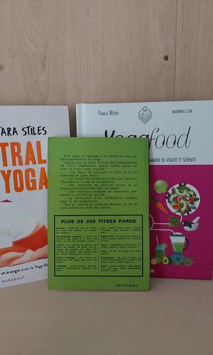 Lot 3 livres sur le Yoga  Strala Yoga Rebel Yoga Food Le yoga 1er pas - photo numéro 4
