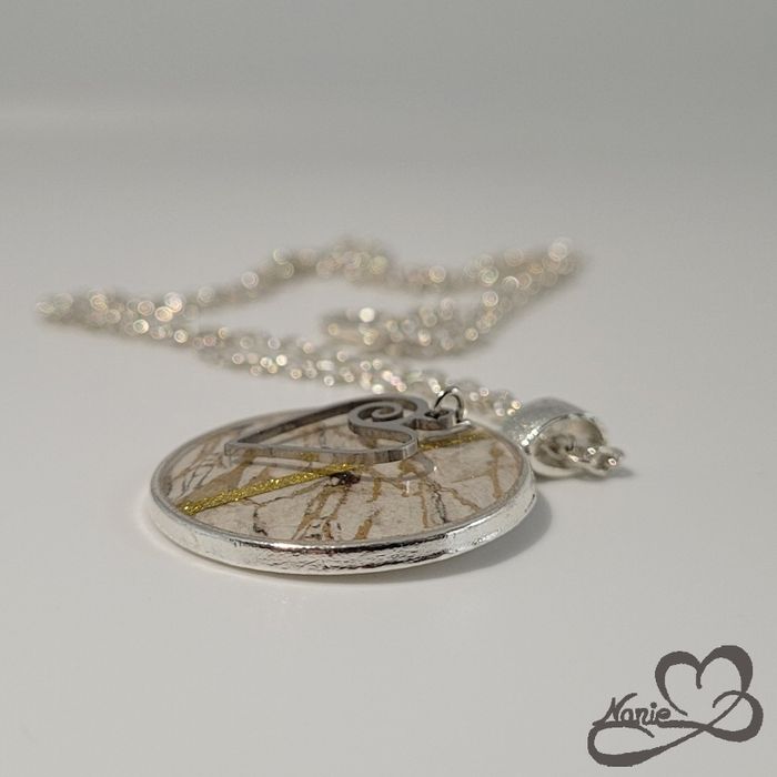 Sautoir argenté et doré avec un cœur - photo numéro 3