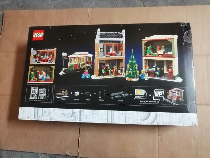 Lego Icons Winter Village 10308 La Grande Récré rue décorée pour les fêtes (Holiday Main Street)

[NEUF] - photo numéro 2