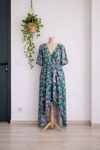 Robe verte et rose en motif de fleurs comme neuve taille 42 