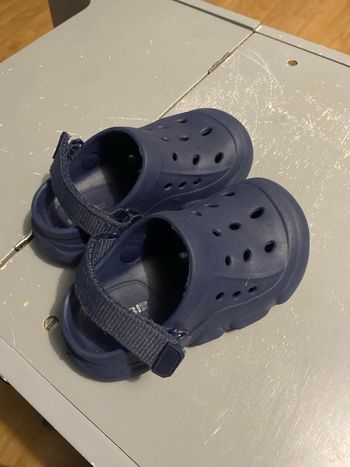 Crocs kiabi bleu marine (taille 24)