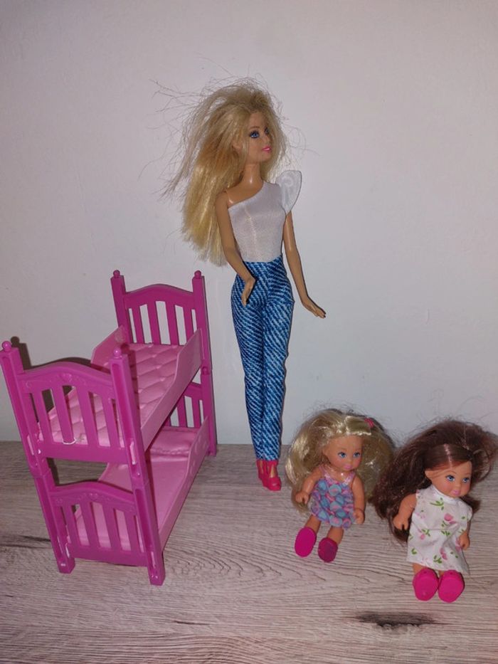 Barbie avec lits et bébé