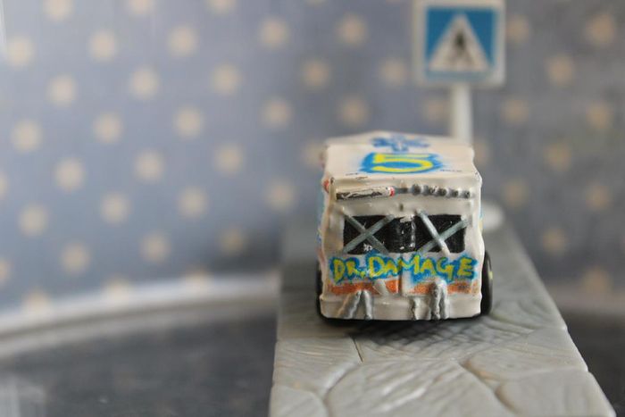Disney Pixar cars mini racer Dr Damage - photo numéro 4
