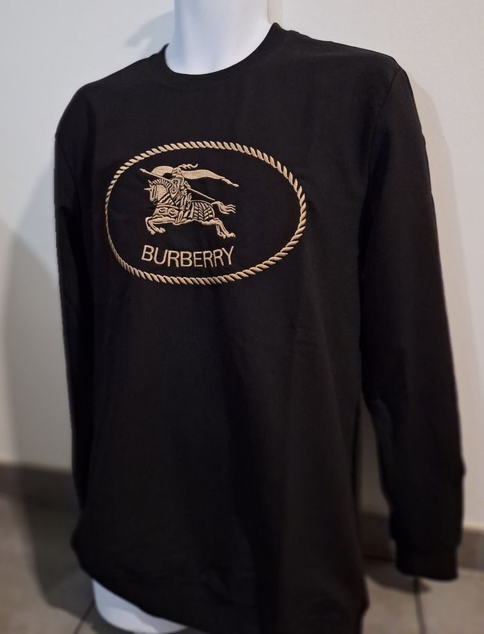 Sweat shirt Burberry taille M Neuf