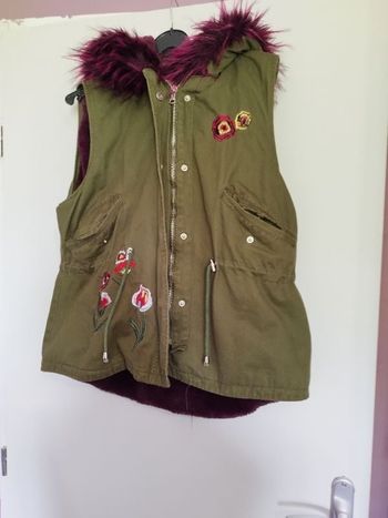 Veste sans manche fourrée avec capuche de la marque spatial taille 42