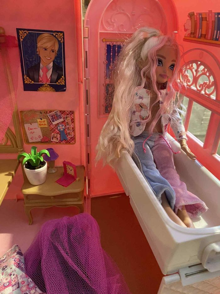 Barbie avec sa maison - photo numéro 2