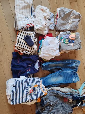 Lot vêtements bébé 6 mois plutôt garçon hiver et été 