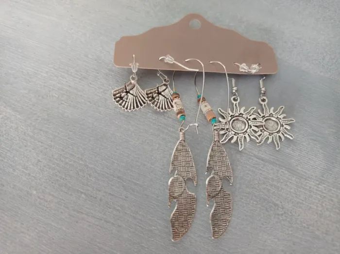 Lot boucles d'oreilles pendantes neufs - photo numéro 3