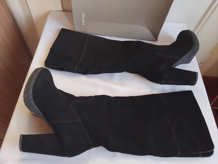 Bottes hautes en daim noir BATA - Taille 39 - photo numéro 2