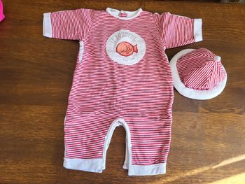 1 combinaison et son chapeau 6 mois 