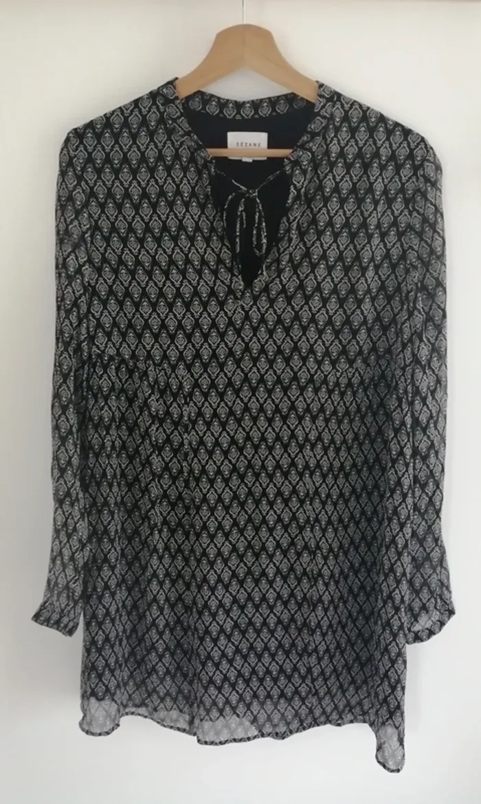 Robe sezane modèle lane noir imprimé ethnique