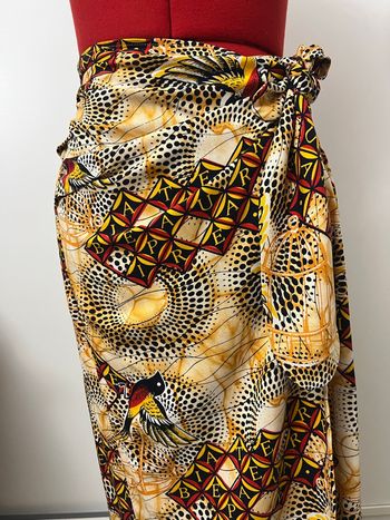 Jupe midi portefeuille imprimée jaune rouge et noire Camaïeu