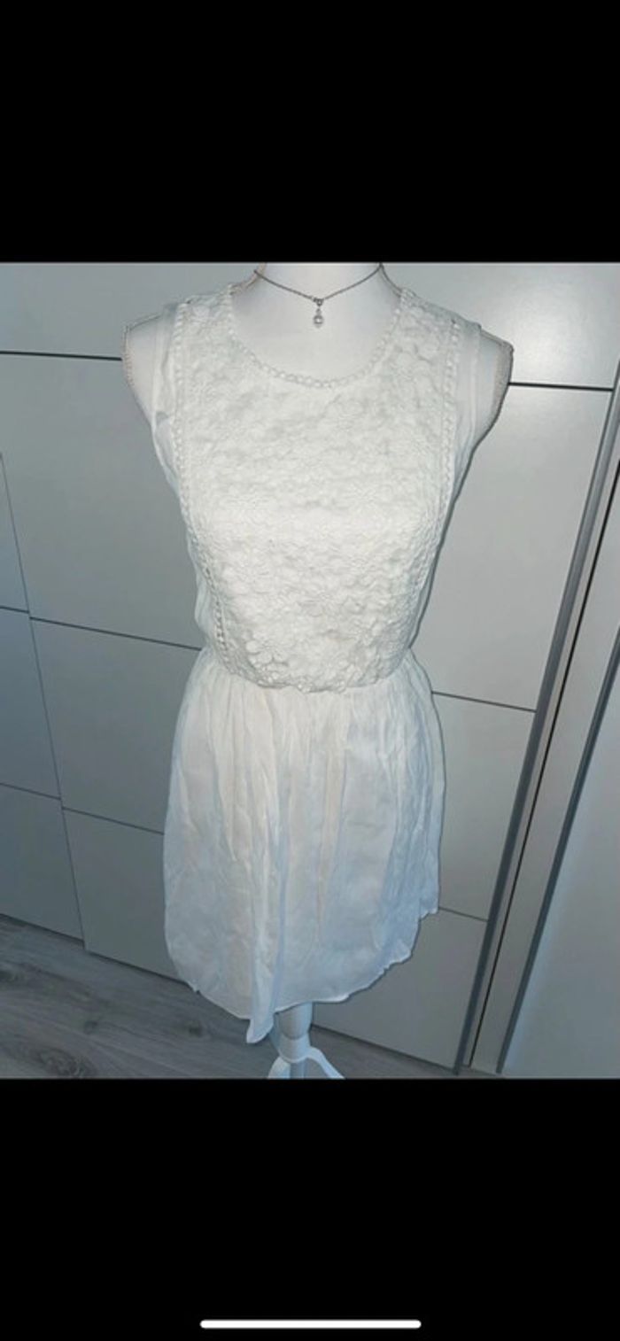 Robe blanche Stradivarius