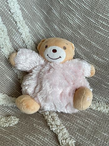 Peluche doudou boule 18cm Kaloo ours beige et rose à poil long très bon état