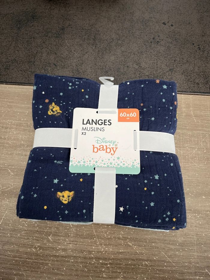 lot de 2 langes roi lion neuf