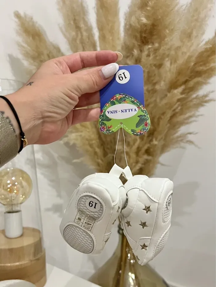 Baskets bébé blanc étoiles dorées taille 19 - photo numéro 5