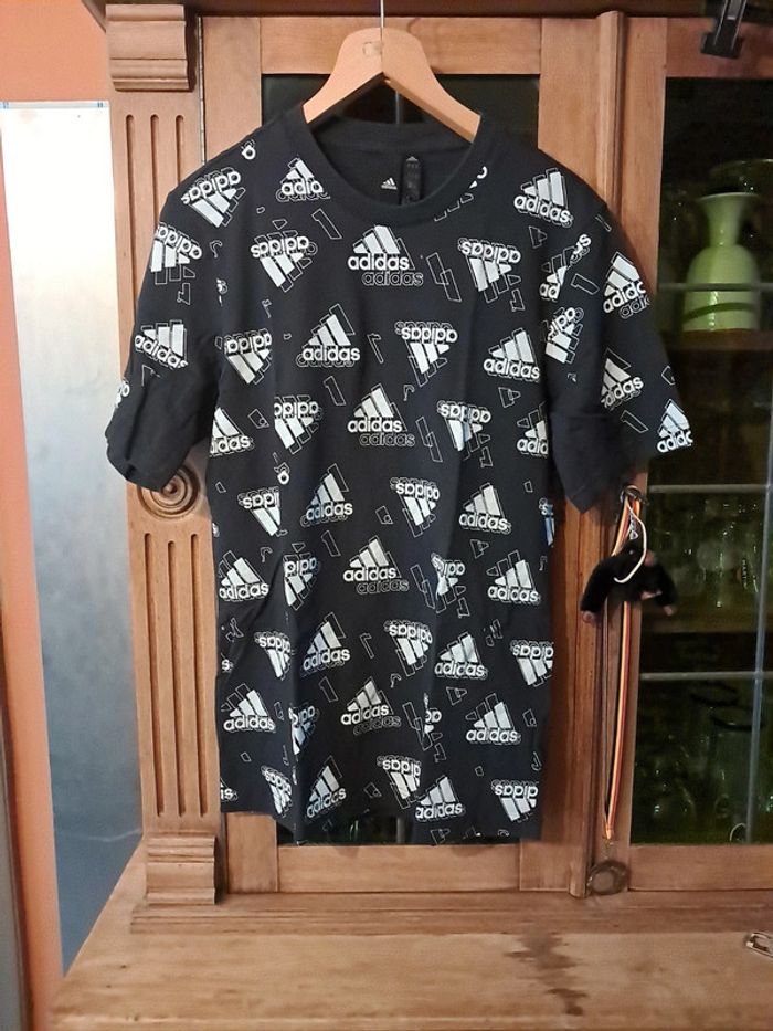 T-shirt Adidas streetwear taille S