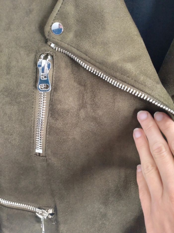 Superbe veste perfecto femme kaki effet suédine taille S - photo numéro 7