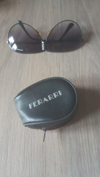 Paire de lunettes Ferrari