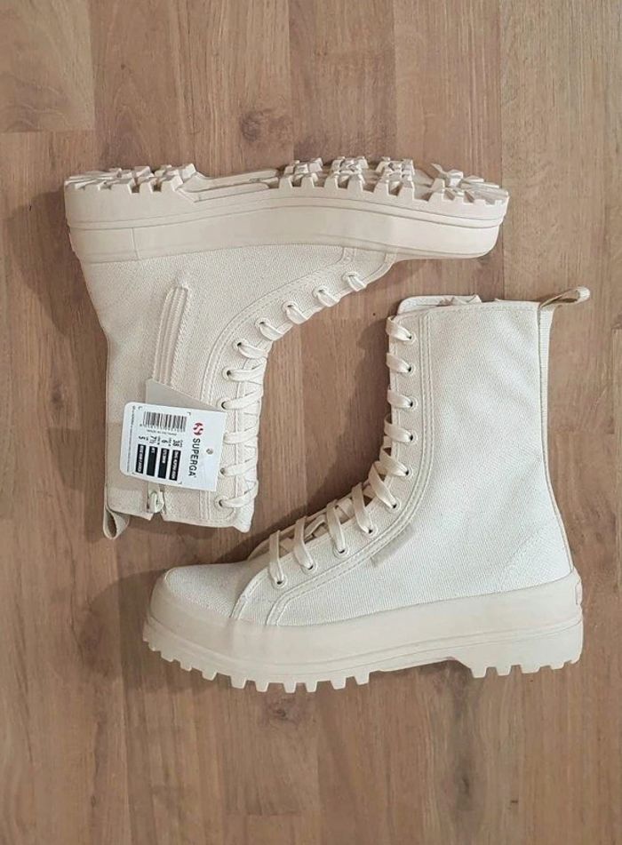 Bottines Superga beige/écru neuves jamais portées dans leur boîte d'origine taille 38 - photo numéro 2