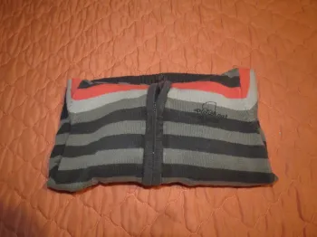 Gilet a zippé taille 12 mois