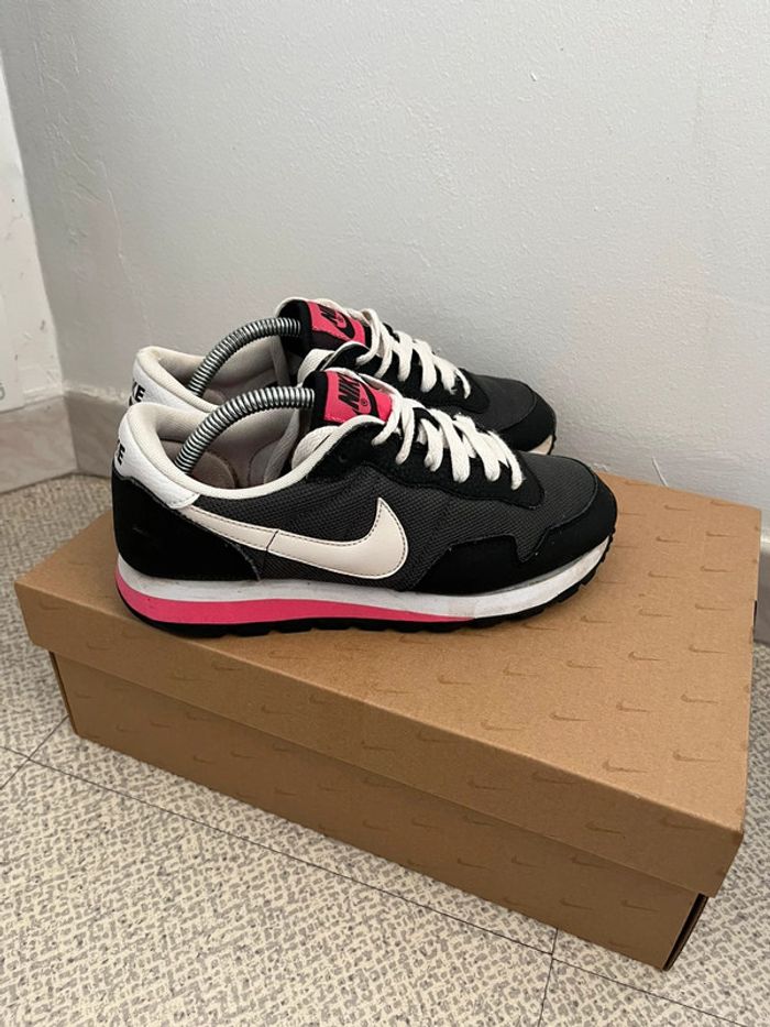 Baskets Nike Pegasus Taille (37.5)