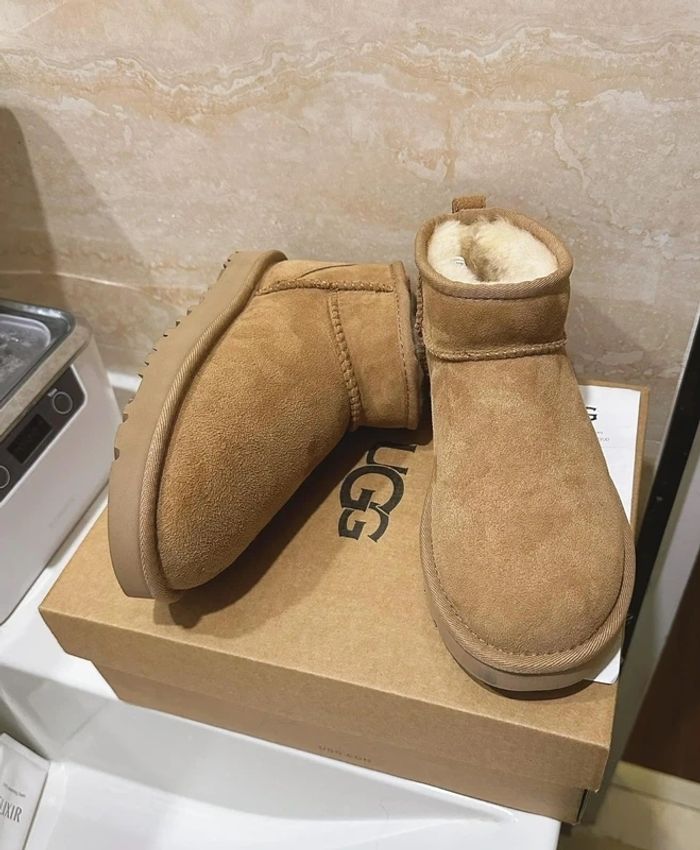 Bottes de neige Ugg mini Taille 39 - photo numéro 5