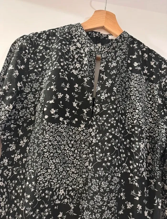 Robe Bizzbee noire fluide à fleurs blanches – neuve – T36/S - photo numéro 2