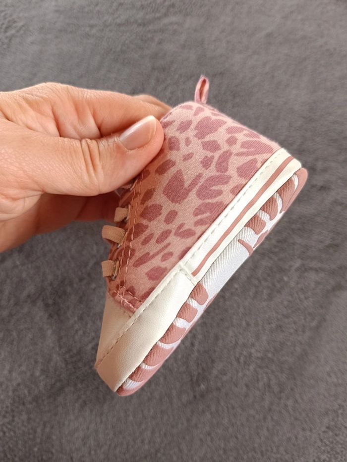 Chaussures style baskets bébé Fille motif léopard Pointure 18/19 - photo numéro 8