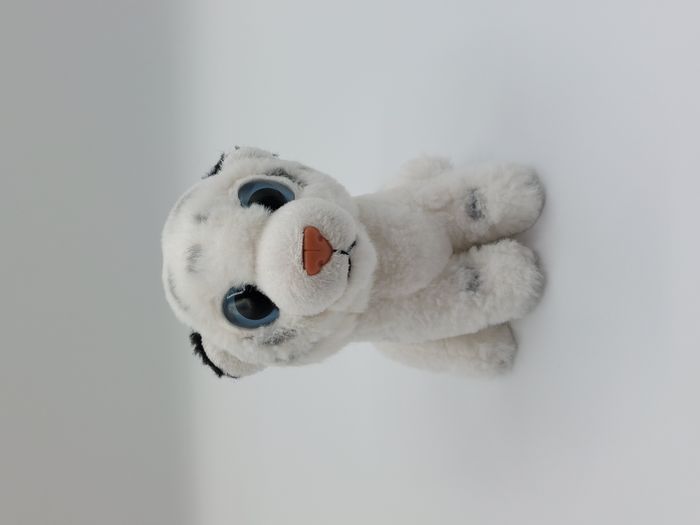 Petite peluche doudou tigre blanc NATURE PLANET gros yeux bleus rayé noir 14 cm