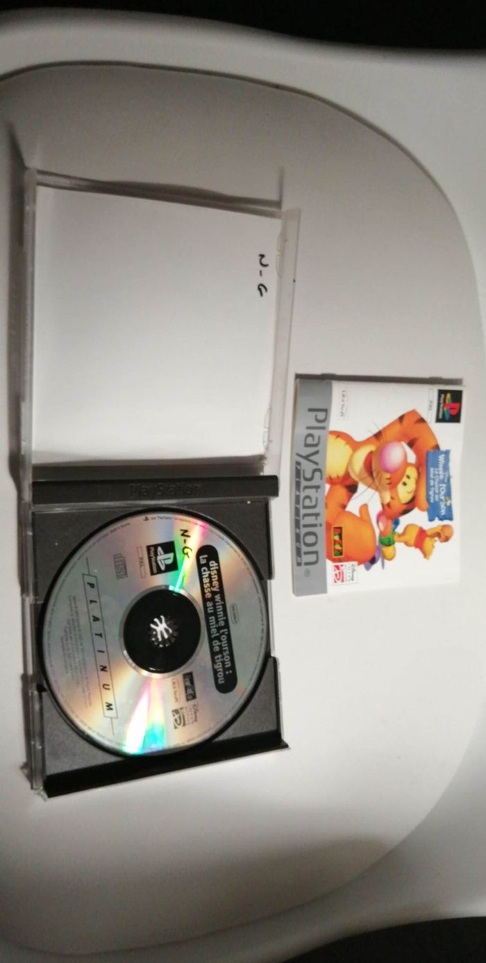 Jeu de PS1 : Winnie L'ourson, la chasse au miel de Tigrou - photo numéro 2