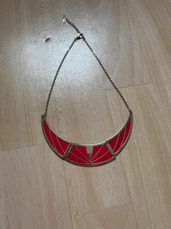 Collier rouge