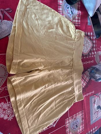 Short blanche porte
