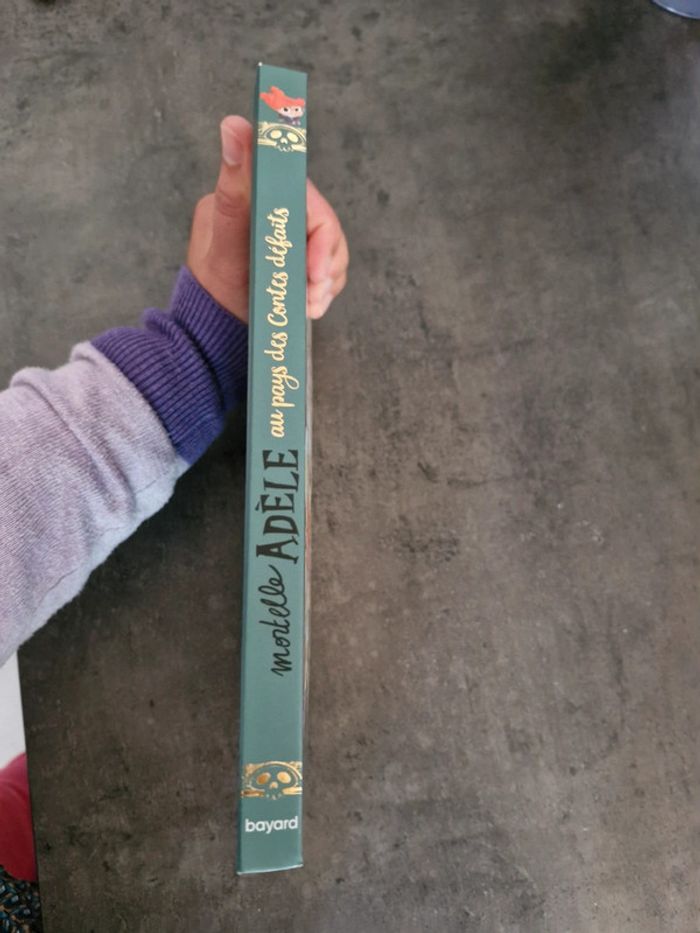 Livre mortelle adèle au pays des contes défaits - photo numéro 3