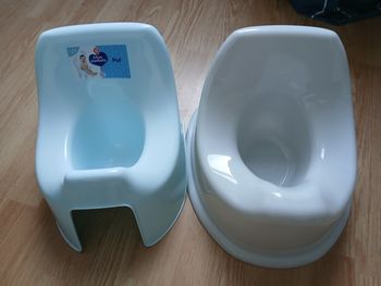 2 pots bébé quasi neufs