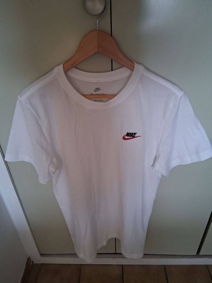 T shirt marque  NiKE