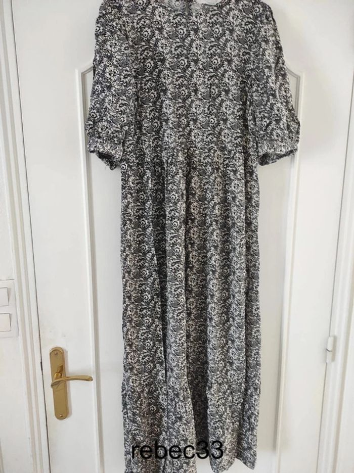 Robe longue evasée à motif fleurie