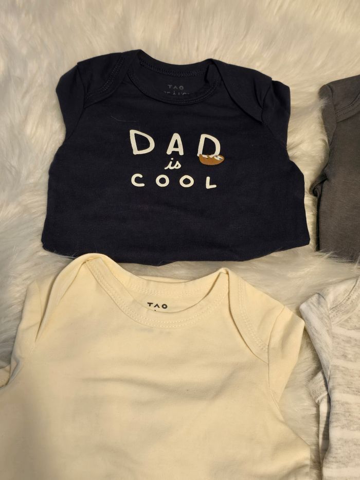 NEUFS!!!  (non portés)🤩👍💙superbe lot  bodies et chaussettes 6 MOIS GARÇON 💙💙💙 - photo numéro 2