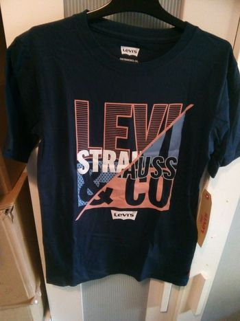 Tee shirt Levi's taille 12ans neuf