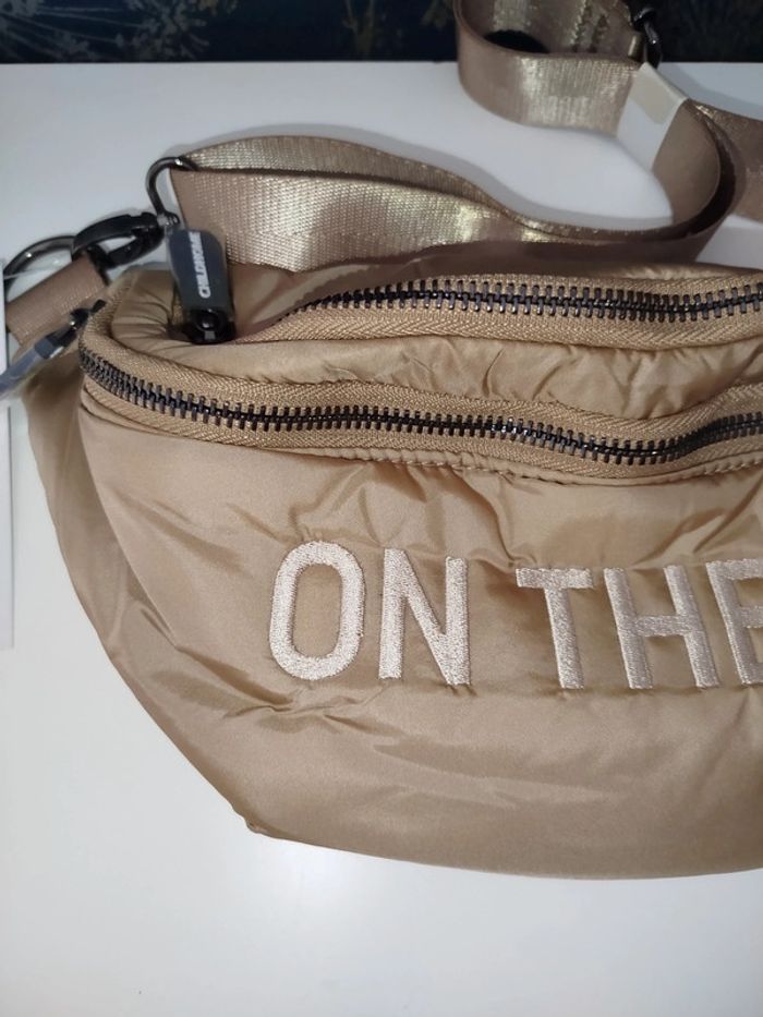 Sac Banane Childhome Banana bag matelassé beige brodé Neuf - photo numéro 2