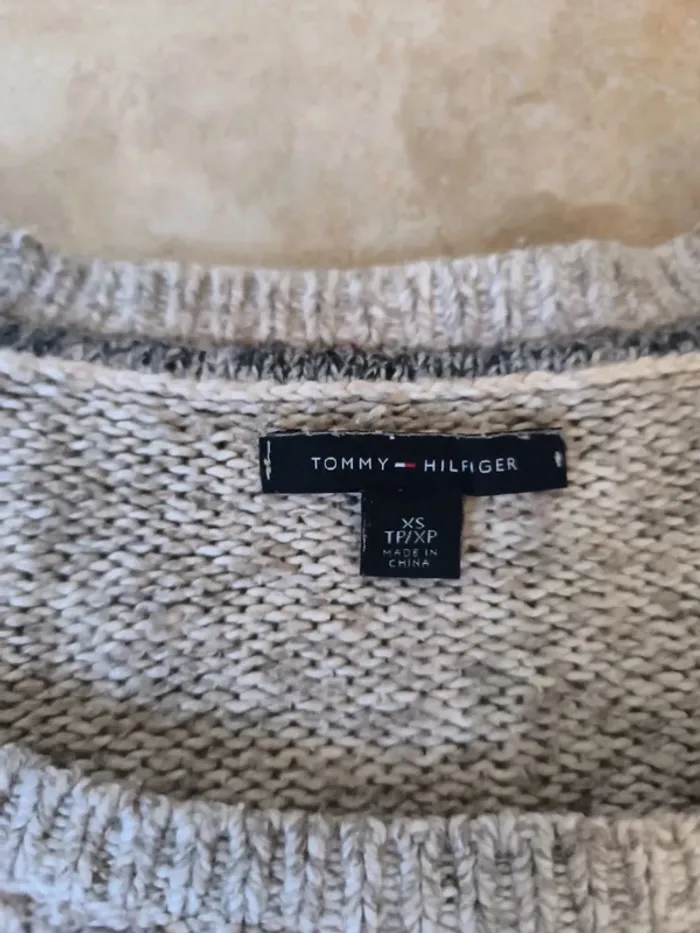 Magnifique pull femme couleur lin/crème style tricot XS Tommy Hilfiger, tâches devant - photo numéro 2
