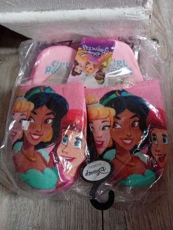 Chaussons Princesses Disney 
Pointure : 30/31