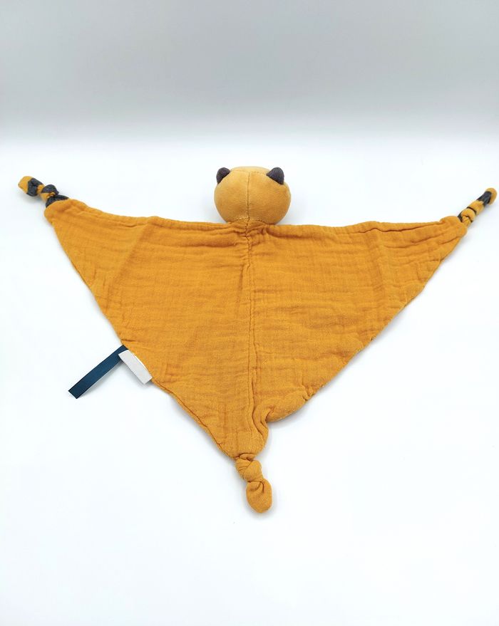 Doudou Plat Chat MOULIN ROTY Les Moustaches lange Jaune Moutarde Tigre 3 Noeuds - photo numéro 2
