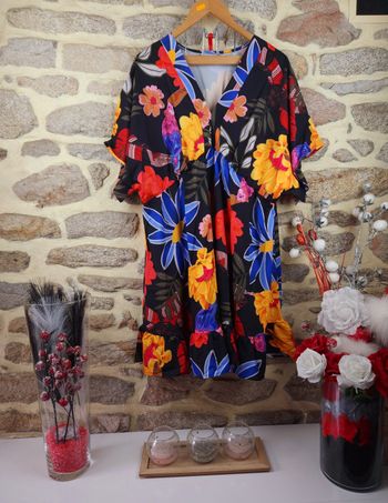 Robe tropical manches courtes noir et multicolore Femme taille 54 marque Boohoo 💎