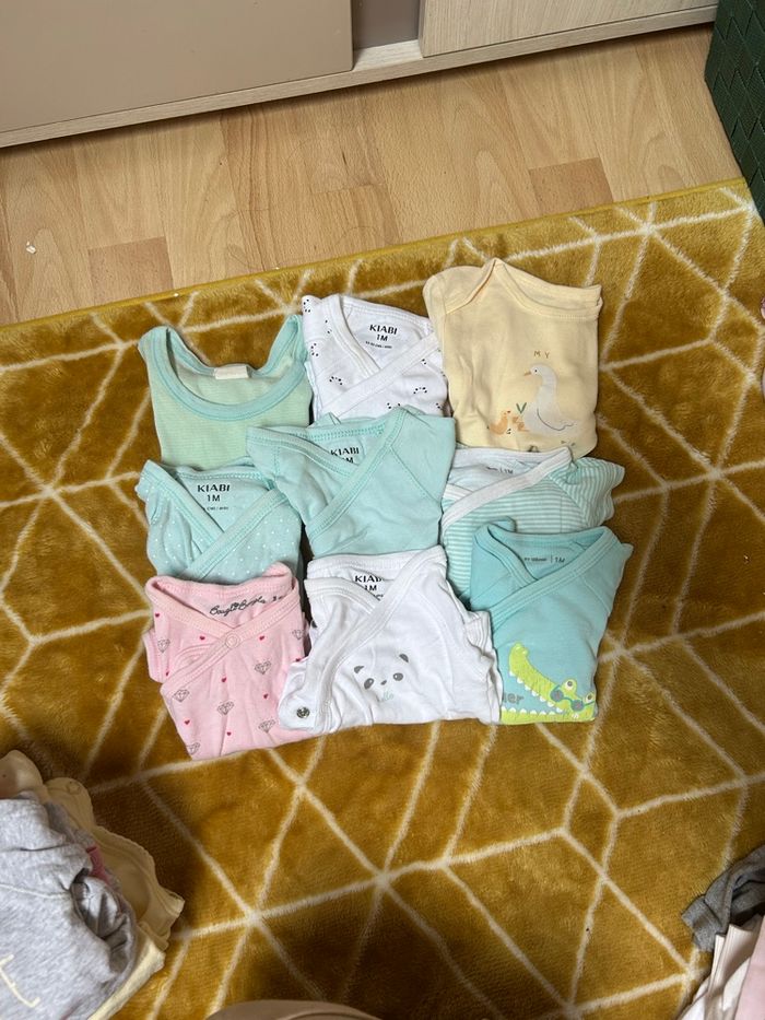 Lot de vêtements bébé 1 mois - photo numéro 3